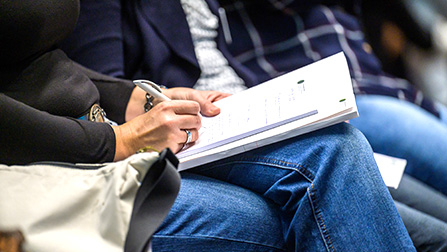 In den Workshops und Diskussionsrunden sammelten viele Teilnehmende eifrig Notizen.