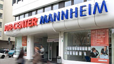 Der Eingang zum Jobcenter Mannheim.Öffnet Seite: Jobcenter Mannheim