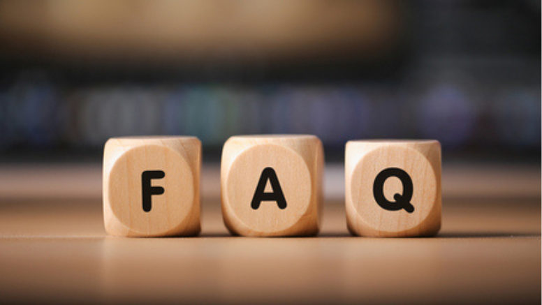 Drei Holzwürfel mit den Buchstaben F, A und Q.Öffnet Seite: Fragen und Antworten zum Bürgergeld