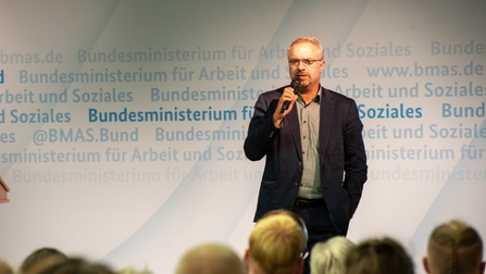 Dr. Klaus BermigÖffnet Seite: Klaus Bermig: „Das Bürgergeld-Gesetz gibt langjähriger guter Jobcenter-Praxis einen sicheren rechtlichen Rahmen“