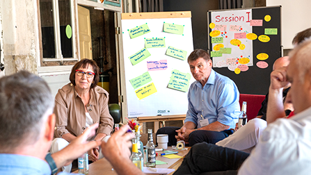 Geschäftsführende aus ganz Deutschland diskutierten über Job-Gestaltung in ihren Jobcentern. Geschäftsführende aus ganz Deutschland diskutierten über Job-Gestaltung in ihren Jobcentern.